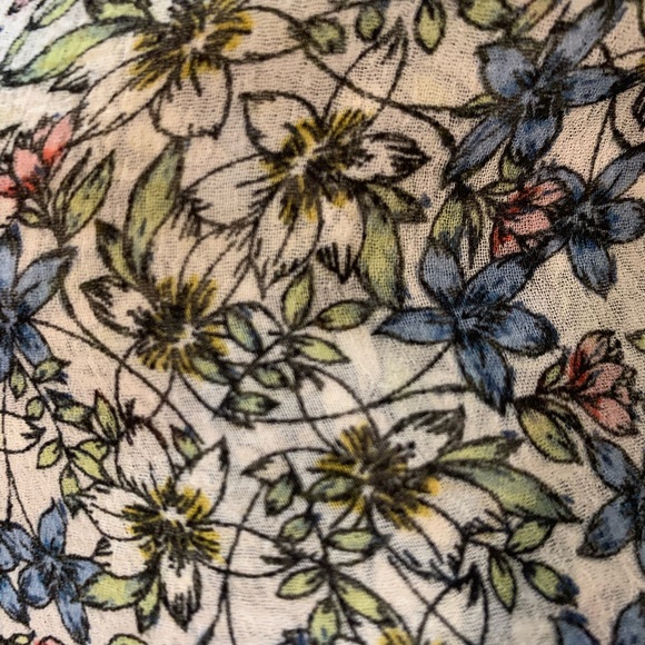 Cupcakes and Cashmere L EUC bell sleeve top - Picture 6 of 6